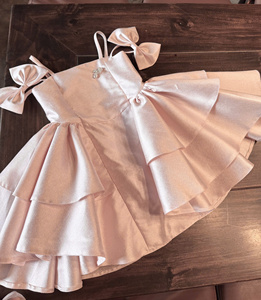 Vestidos de Niña Modernos y Elegantes ODM OEM, Estilo Casual con Capas de Tafetán Brillante, Halter Maxi, Ecológicos y Transpirables - Product Image 4