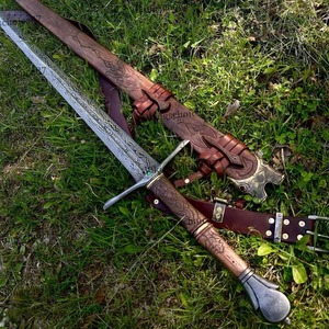 Épée de haute qualité en acier Damas avec garde et pommeau en bois, fourreau en cuir – Cadeau pour un ami - Product Image 5