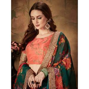 Lehenga choli ผ้าโปร่งพิมพ์ลายดอกไม้สีเขียวงานแต่งงานที่สวยงามกลางและตกแต่งโต๊ะ - Product Image 3