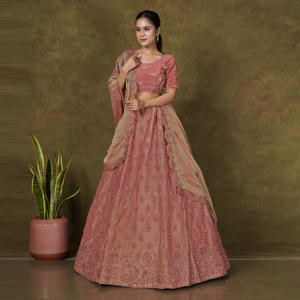 ชุดมอส เลเฮนกา โจลี พร้อมผ้าคลุมไหล่ปักลายดอกไม้ประดับเลื่อมทั่วทั้งผืน ดีไซน์หรูหรา เหมาะสำหรับงานเลี้ยงและงานเฉลิมฉลองสำหรับผู้หญิง - Product Image 2