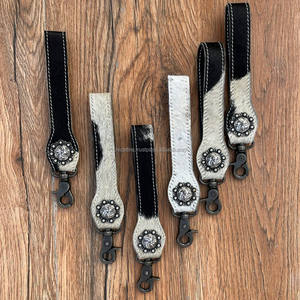 Nuevo Real hecho a mano cuero de vaca genuino lindo encantador muñequera forma llavero estilo occidental accesorio vaquera muñequera llavero - Product Image 4