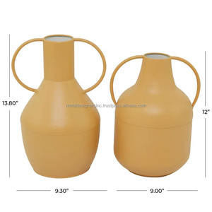 Ensemble de 2 Vases à Fleurs Décoratifs Glam de Ferme Traditionnelle Finition Texture Fer Jaune avec Boules à Double Poignée Matériau Métallique - Product Image 3