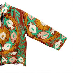 Chaqueta Acolchada al por Mayor con Bordado Floral, Cuello Mandarín, Manga Larga, Algodón Transpirable Ecológico de 700 g, Otoño - Product Image 2