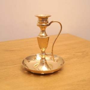 Élégant porte-bougie en laiton avec plateau de base, finition antique, support de bougie en métal fait main pour la décoration intérieure et la mise en scène de table - Product Image 5