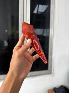 RAIS AGATE Baguette de cristal de cornaline rouge polie, pierre de décoration d'intérieur, outil d'énergie curative du Gujarat - Product Image 2