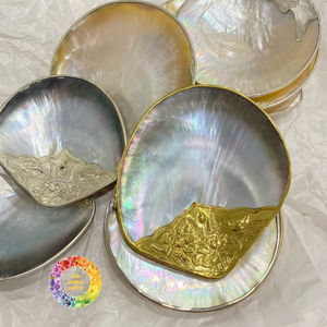 Assiette et cuillère en nacre dorée 99, design moderne sculpté, pour servir le caviar, les desserts, les bonbons, la présentation de bijoux et la décoration intérieure - Product Image 5