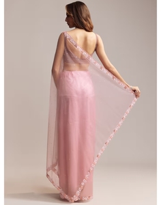 Sari rose KV en tissu filet orné de perles et de sequins, avec blouse non cousue - Product Image 5