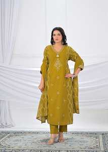 Conjunto de traje de algodón azul cielo premium de 60x60 con estampado digital, cuello adornado, pantalones a juego y dupatta estampada para mujer - Product Image 3