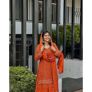 Conjunto de Traje de Fiesta de Tela Chifón Talla XL con Bordado de Zari y Lentejuelas para un Look Elegante - Product Image 6