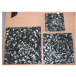 Plato de mosaico negro con diseño de mopa, vajilla de vidrio y manteles individuales. Mosaico negro con motivo de mopa, disponible en tamaños de 30x30/25x25cm/16x16cm. - Product Image 3