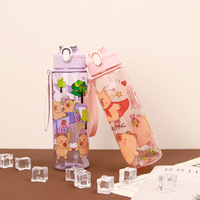 Bouteille d'eau en plastique avec paille pour enfants, motif capybara mignon, avec cordon, portable, pour étudiants et activités de plein air
