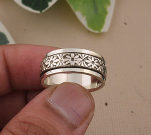 Wholesale 925 Sterling <b>Silver</b> Bezel Setting Self Design Flower <b>Band</b> Ring Textured Floral Patterned <b>Wedding</b> Party <b>Bands</b> Women - Product Image 5