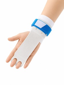 Agarraderas de barra asimétricas de cuero duradero con diseño seguro para los dedos para un mejor control del barra, entrenamiento de gimnasia y más. - Product Image 3