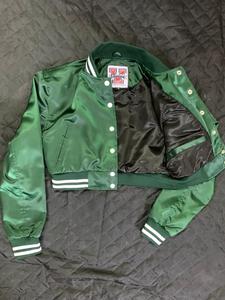 Chaqueta Corta Varsity Personalizada al por Mayor para Mujer, Chaqueta de Primavera Verde Dartmouth, Satén, Resistente al Viento, Reversible, Transpirable - Product Image 2