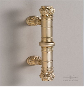 Manijas de latón con diseño de cabeza de león y barra vertical larga para sistemas de puertas de doble entrada. Disponible a precios de mayorista. - Product Image 3