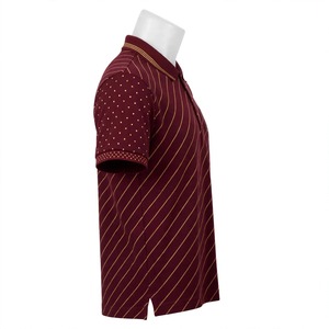 Polo Borgoña de Alta Calidad Personalizado, Transpirable, con Rayas Diagonales Doradas y Mangas con Puntos, Tejido de Piqué de Algodón NEXTEX - Product Image 6