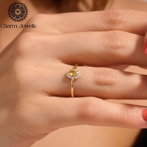 Bague de fiançailles en argent Charm Jewells avec moissanite taille coussin, plaqué or 18 carats, sertie à griffes, style classique et romantique pour femme - Product Image 2