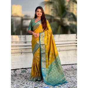 Sari Patola Ikkat en soie douce verte Mehandi, tissé Zari, avec des tissages contrastés, élégant pour les soirées, de la collection Elite Weaves - Product Image 1