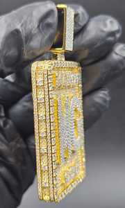 จี้เพชรโมอิสซาไนต์แบบกำหนดเองสองสี พร้อมอักษรย่อชื่อ จี้ฮิปฮอปเงินแท้ 925 ชุบทอง จี้แบบกำหนดเองสำหรับแร็ปเปอร์ จี้บลิงๆสำหรับผู้ชาย - Product Image 5