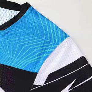 Uniforme de tennis unisexe personnalisable de haute qualité, écologique, antibactérien, respirant, à séchage rapide, col en V, 100% polyester, sur mesure - Product Image 4
