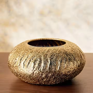 Florero Moderno Hecho a Mano, Ecológico, de Hierro, con Diseño Costero y Acabado Mate para Decoración de Mesa, por Azora Industries - Product Image 3