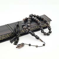 Tasbih unique en corail noir du Golfe d'Arabie |   Perles de prière Yusr rares avec accents de corail doré |   Tournerie égyptienne artisanale