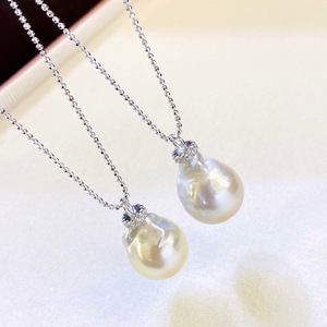 Collar de Alta Gama con Colgante de Cadena para Clavícula, Diseño de Lujo Ligero con Perla Natural de Agua Dulce para Mujer - Product Image 1