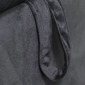Chaise longue moderna da interno in velluto nero con braccioli arrotolati e cuscino contenitore per camera da letto - Product Image 1