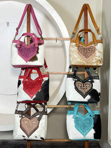 Nuevo bolso de hombro con forma de corazón floral hecho a mano para mujer, bolso de viaje de cuero vacuno auténtico con correa ajustable. - Product Image 5