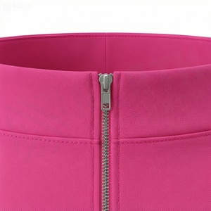 Jupe courte trapèze pour femme, couleur unie, taille élastique, design plissé, tissu polyester confortable, à porter en toutes saisons - Product Image 4