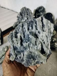 Lot de pierres brutes de calcite drusée noire naturelle rare, non taillées, pour décoration intérieure, spécimen minéral, vente en gros en vrac du Maharashtra - Product Image 6