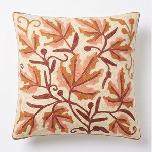 Housse de coussin brodée au point Crewel du Cachemire — Feuille d'érable automnale ivoire - Product Image 2