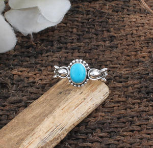 Bague Solitaire Classique Bohème Faite à la Main en Argent Sterling 925 avec Turquoise Taille Brillant Sertie Clos, pour Mariage et Fêtes - Product Image 2