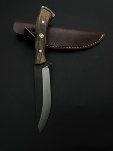 Cuchillo de Caza y Camping, Hoja Fija de Acero al Carbono con Borde Parcialmente Dentado y Mango de Madera de Nogal, Funda de Cuero - Product Image 5