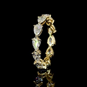 Bague demi-éternité personnalisée en or 14 carats avec diamant CVD HPHT en forme de poire de 1,75 carat, certifiée IGI, bijoux fins, directement du fabricant - Product Image 1