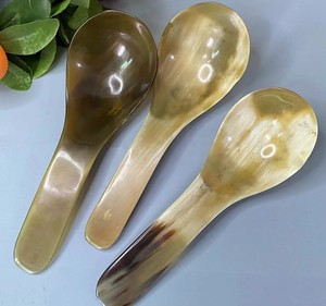 Cuchara Artesanal de Cuerno de Búfalo, Utensilio Decorativo Ecológico, Coleccionable, con Temática Moderna de Ángel, para Decoración de Bodas - Product Image 1