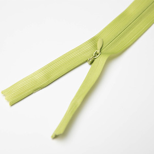 Bon prix personnalisé # 3 Fermetures éclair invisibles en nylon à extrémité fermée, colorées pour robes - Matériau plastique durable - Product Image 4
