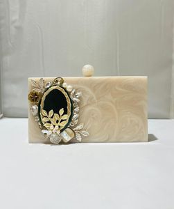 Elegante Bolso de Mano de Resina Acrílica Hecho a Mano, Tipo Clutch, para Fiestas, Año Nuevo, Navidad, con Diseño Floral - Product Image 3