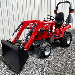 Tracteur à roues Massey Ferguson GC1705 haute performance avec moteur robuste et système de roulement de chargeur frontal inclus - Product Image 1