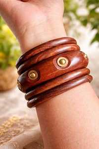 Craft Emporium Exporta Conjuntos de Joyería de Madera Artificial Hechos a Mano, Brazaletes de Color Madera Natural, 4 Tamaños, Múltiples Formas, Duraderos - Product Image 4