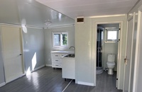 Villa modulaire extensible de luxe personnalisée avec un design moderne du milieu du siècle pour l'hébergement touristique et la maison d'hôtes