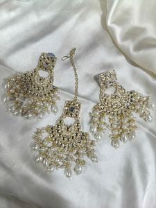 Parure de collier de mariée vintage en cuivre plaqué or avec perles d'imitation, boucles d'oreilles en émail vert et Maang Tikka – Cadeau de mariage ou de fiançailles indien - Product Image 3