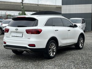 SUV d'occasion Hyundai Sorento blanc 2019, essence, avec BSD, LDWS, coffre électrique, TPMS, AEB, régulateur de vitesse, toutes options, importé de Corée - Product Image 2