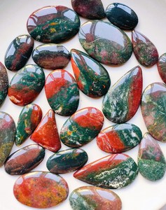 Cabochon de Bloodstone Massif Vert Rouge Pierre Naturelle Gemme en Gros Formes Mixtes Polies Pierres de Bloodstone en Vrac - Product Image 3