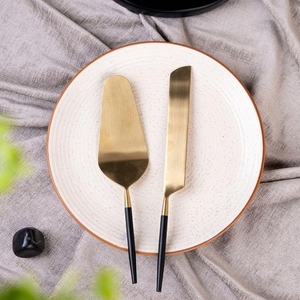 Couteau et Spatule à Gâteau Artisanaux Bicolores Or et Noir, Ensemble Robuste en Acier Inoxydable pour le Thé de l'Après-midi et les Banquets - Product Image 1