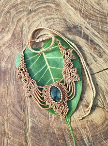 Collar de Macramé Hecho a Mano con Colgante de Labradorita y Cuerda de Cáñamo, Ajustable, Estilo Boho, Joyería Curativa - Product Image 5