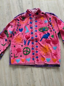 Veste en velours brodée Suzani artisanale indienne pour femme, motif floral bohème ethnique, manteau d'hiver fait main, vêtement d'extérieur de créateur en gros pour femme - Product Image 4