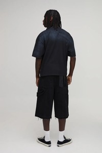 Camiseta de hombre oversize de corte holgado con hombros caídos, estilo streetwear casual de algodón de alto gramaje para verano. - Product Image 6