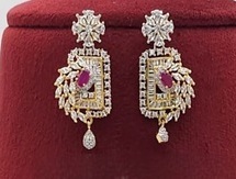 Conjunto de colgante y pendientes de moissanita chapados en oro con acabado blanco, de diseño glamuroso, para bodas hindúes, para mujer. - Product Image 2