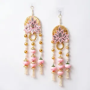 Decoración Colgante Floral Hecha a Mano, Ecológica, de Diseño Moderno, con Cuentas de Plástico, Flores Rosas y Rojas, Anillos Dorados, Borlas de Perlas, Reutilizable para el Hogar - Product Image 1